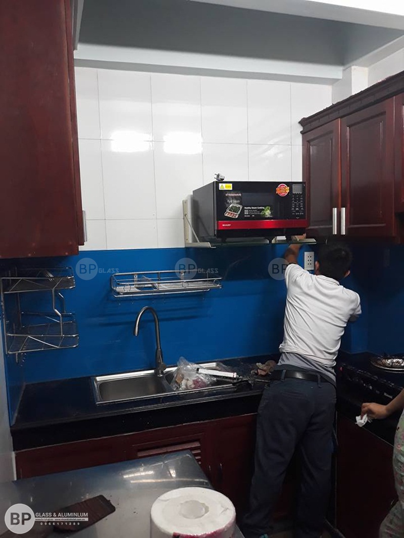 Lắp kính bếp tại 793 Phạm Văn Bách, HCM